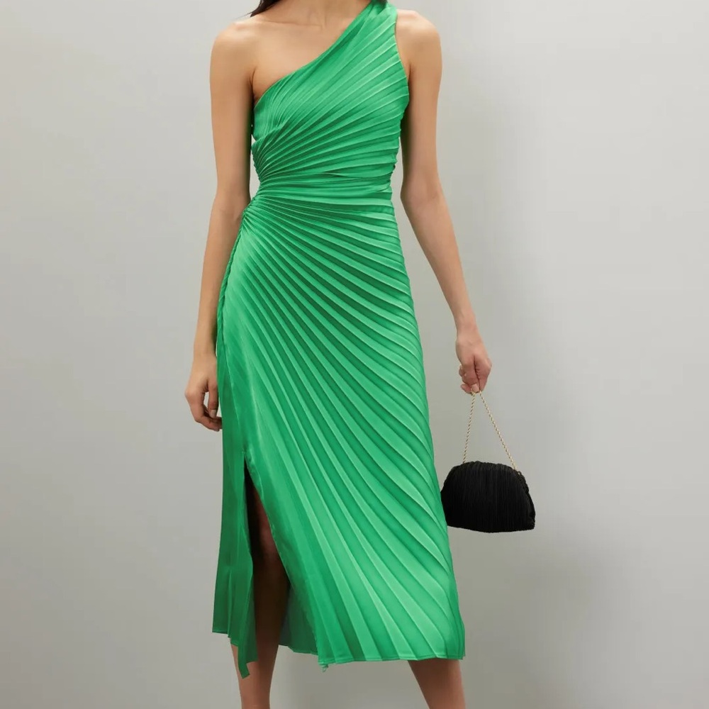 Elegant Green One-Shoulder Dress
